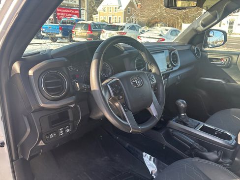 Used 2017 Toyota Tacoma SR5 image 10