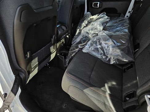 New 2025 Jeep Gladiator Rubicon w/ Convenience Group image 21