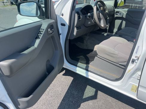 Used 2013 Nissan Frontier SV AWD/4WD image 15