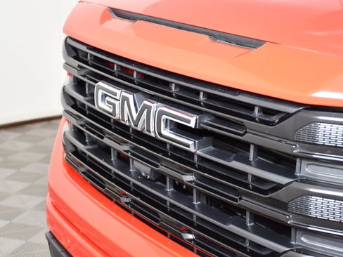 Used 2025 GMC Sierra 1500 Elevation w/ Elevation Premium Package AWD/4WD image 11
