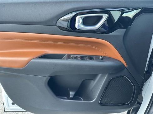 Used 2024 Jeep Compass Limited image 34