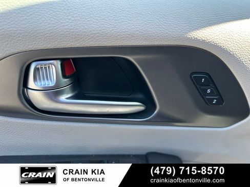 Used 2022 Chrysler Pacifica Touring-L FWD image 17