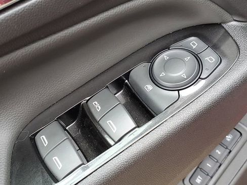 Used 2023 Chevrolet Equinox Premier image 23