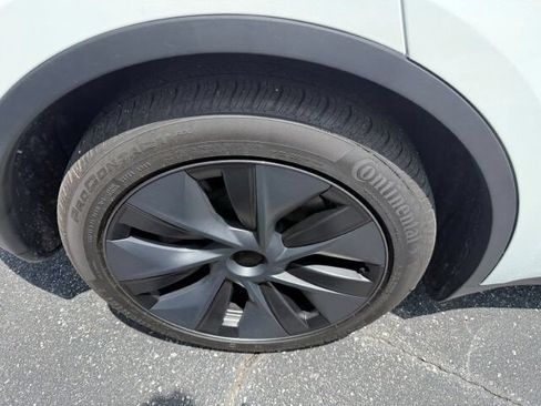 Used 2025 Tesla Model Y Long Range RWD image 10