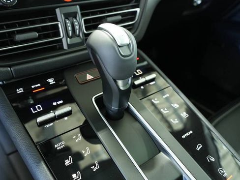 Certified 2025 Porsche Macan AWD/4WD image 24