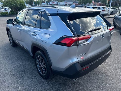 Used 2022 Toyota RAV4 XLE Premium AWD/4WD image 5