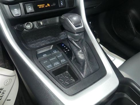 Used 2019 Toyota RAV4 XLE Premium image 40