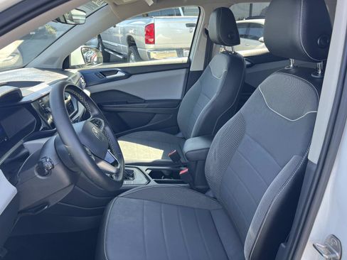 Certified 2023 Volkswagen Taos SE w/ Black Wheel Package FWD image 18