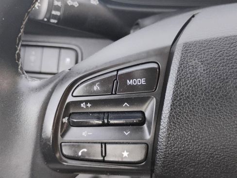 Used 2025 Hyundai Venue SEL FWD image 25