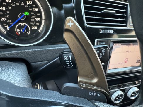 Used 2015 Volkswagen Golf R 4-Door image 25