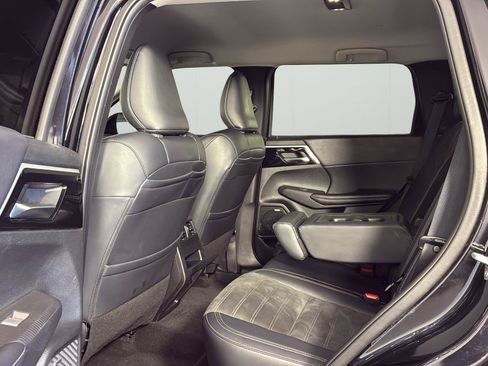Used 2025 Mitsubishi Outlander SE AWD/4WD image 14