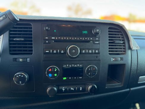 Used 2013 Chevrolet Silverado 2500 LT w/ Interior Plus Package image 18