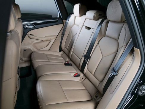 Used 2025 Porsche Macan image 13