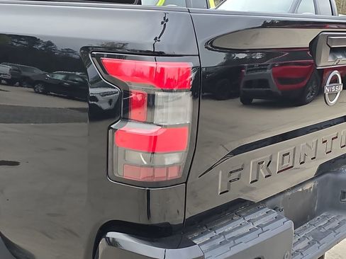 Used 2022 Nissan Frontier SV image 36