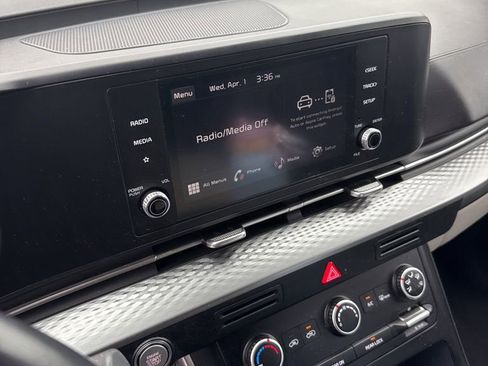 Used 2023 Kia Carnival LX image 8