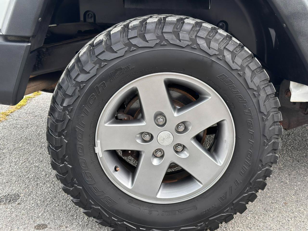 Used 2012 Jeep Wrangler Unlimited Rubicon w/ Connectivity Group AWD/4WD image 24
