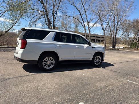 Used 2023 GMC Yukon SLT w/ SLT Luxury Package image 17