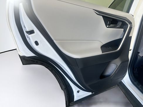 Used 2025 Toyota RAV4 XLE w/ Convenience Package FWD image 26