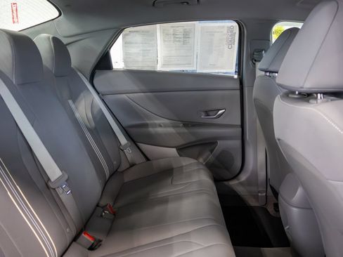 Used 2024 Hyundai Elantra SEL FWD image 13