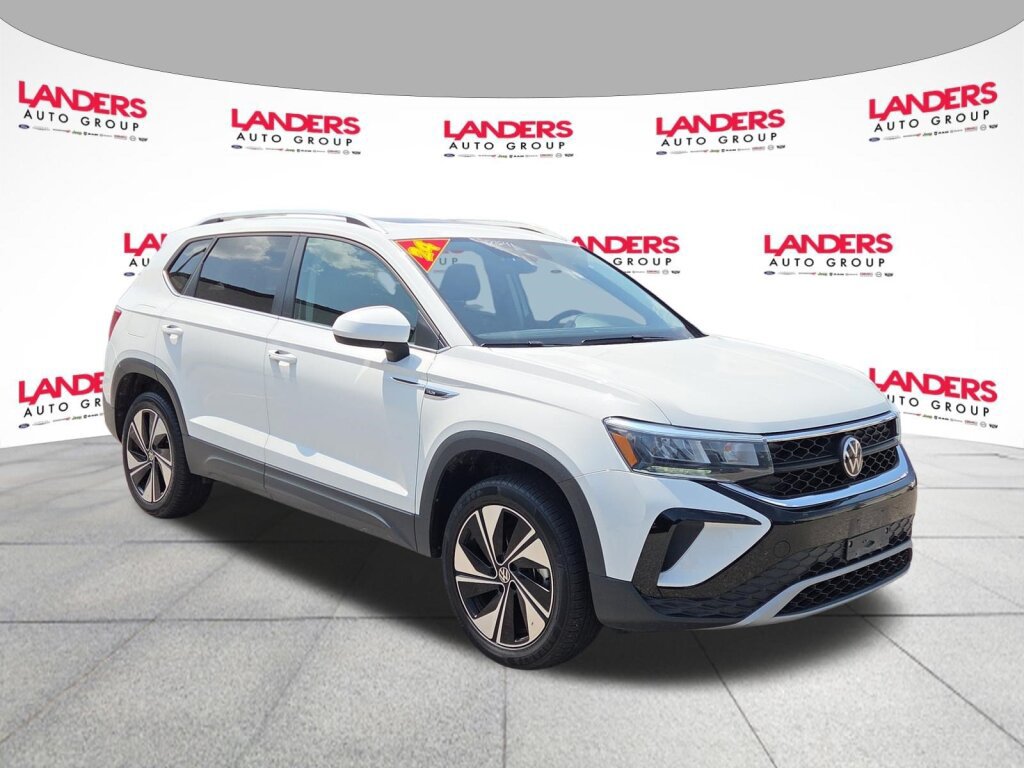 Used 2024 Volkswagen Taos SE AWD/4WD image 1