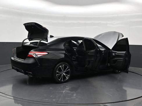 Used 2020 Toyota Camry SE FWD image 41