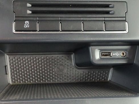 Used 2018 Volkswagen Tiguan Limited image 31