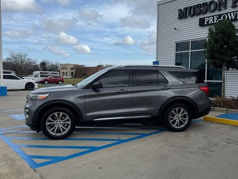 Used 2022 Ford Explorer Limited w/ Equipment Group 301A image 3