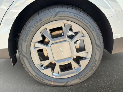 New 2026 Kia Carnival EX image 9