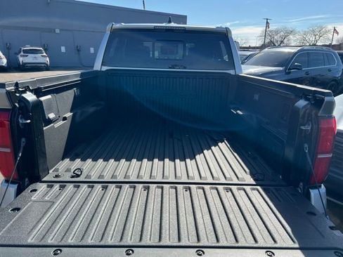 Used 2024 Toyota Tacoma TRD Off-Road image 8