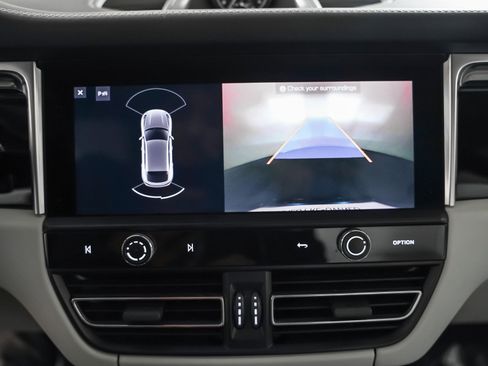 Certified 2023 Porsche Macan image 24