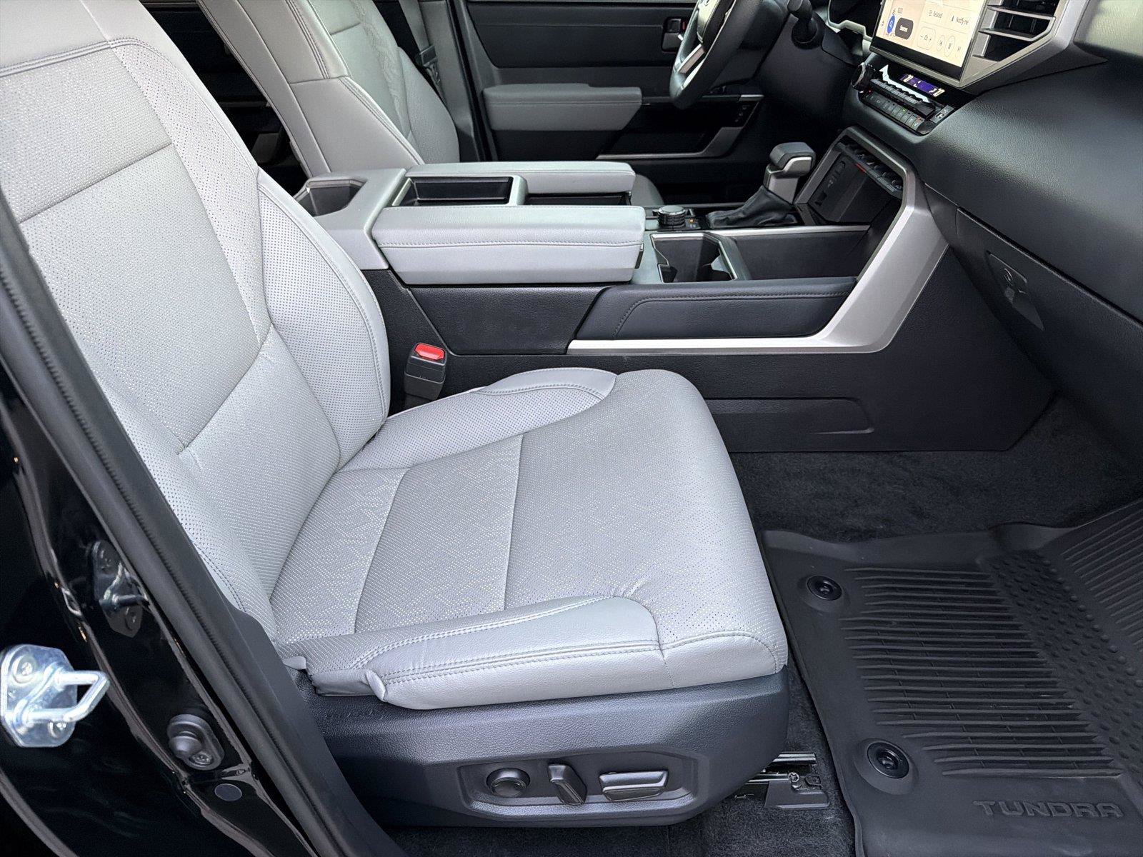 Used 2025 Toyota Tundra Limited AWD/4WD image 12