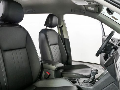 Certified 2023 Volkswagen Tiguan SE FWD image 19