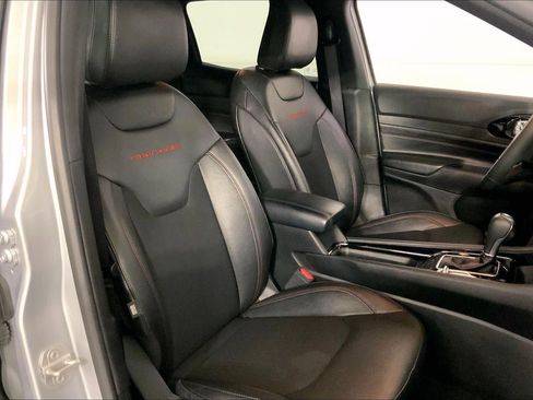 Used 2024 Jeep Compass Trailhawk image 7