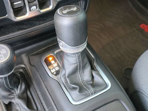 Used 2024 Jeep Wrangler Unlimited Sahara AWD/4WD image 32