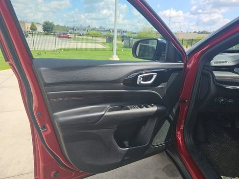 Used 2025 Jeep Compass Trailhawk AWD/4WD image 11
