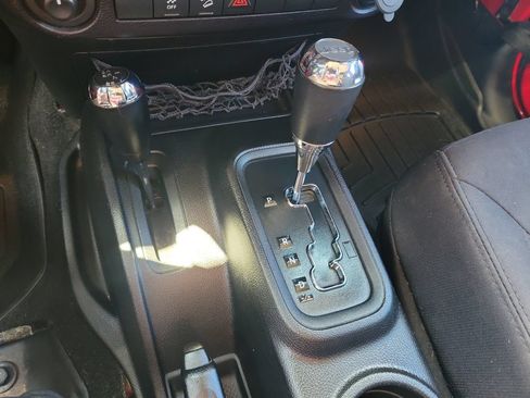 Used 2015 Jeep Wrangler Unlimited Sport w/ Quick Order Package 24S AWD/4WD image 26