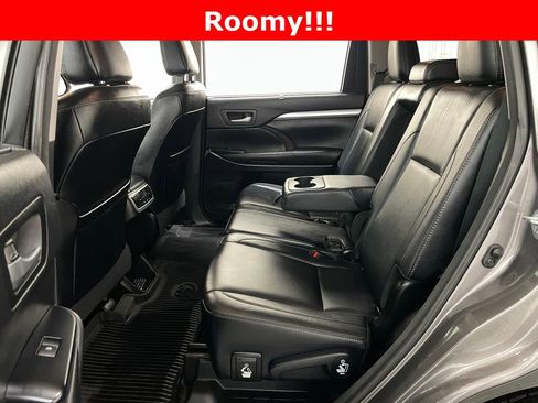 Used 2017 Toyota Highlander XLE AWD/4WD image 14