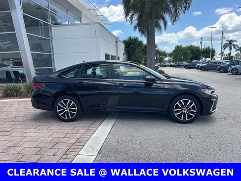 Certified 2025 Volkswagen Jetta SE w/ Sunroof Package FWD image 5