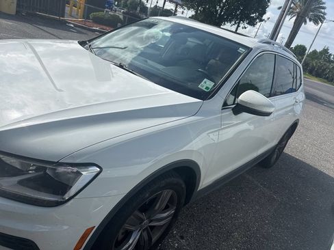 Used 2020 Volkswagen Tiguan SEL FWD image 3