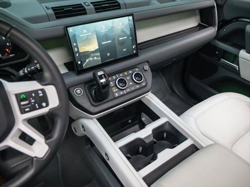 New 2025 Land Rover Defender 110 X-Dynamic SE AWD/4WD image 23