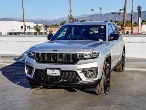 New 2025 Jeep Grand Cherokee Altitude image 4