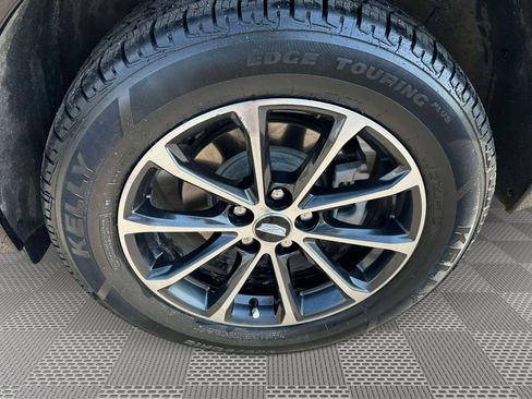 Certified 2024 Cadillac XT4 Sport image 36