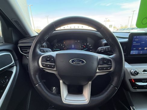 Used 2022 Ford Explorer XLT w/ Equipment Group 202A image 10