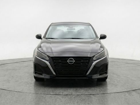 Used 2025 Nissan Altima 2.5 SV image 2