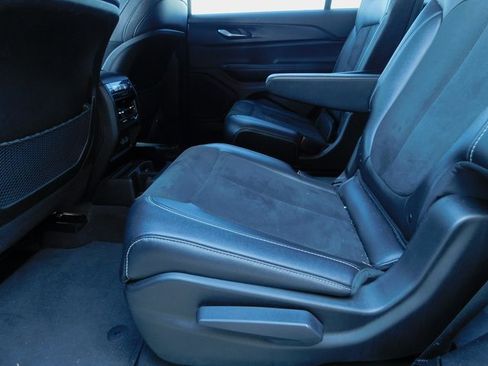 Used 2023 Jeep Grand Cherokee L Laredo image 23