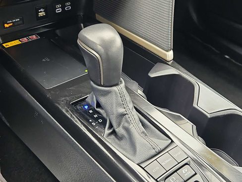 Used 2025 Toyota Camry SE image 27