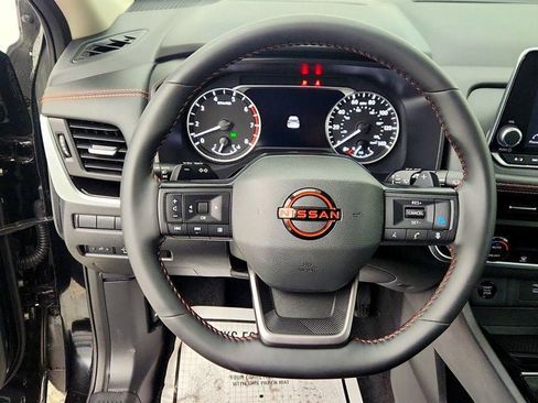 Used 2025 Nissan Rogue SV image 13