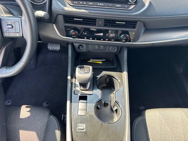 Used 2025 Nissan Rogue SV FWD image 13