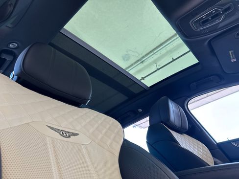Certified 2022 Bentley Bentayga image 19