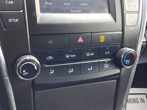 Used 2015 Toyota Camry LE image 20